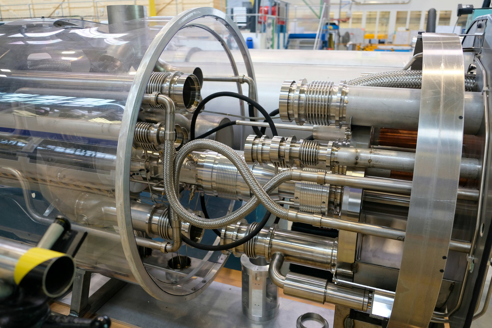 Dilution refrigerator with copper plate assembly